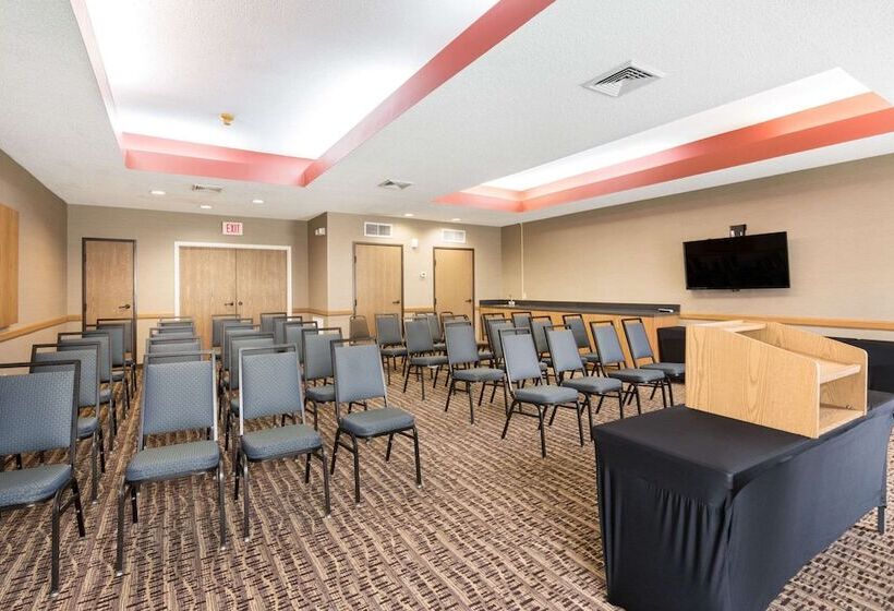 Отель Comfort Suites Monroe