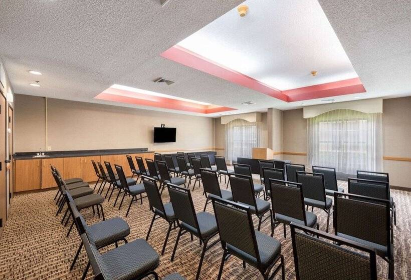 Отель Comfort Suites Monroe