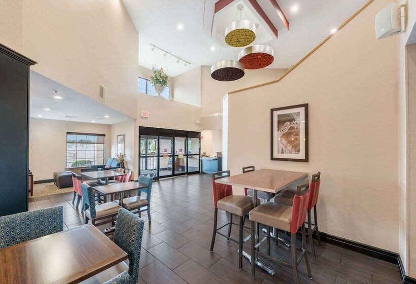 Отель Comfort Suites Monroe