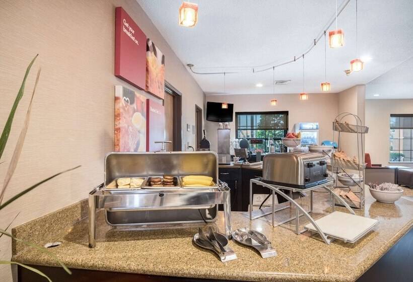 Отель Comfort Suites Monroe