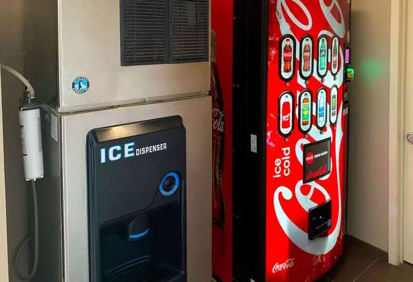 Отель Comfort Suites Texas Ave