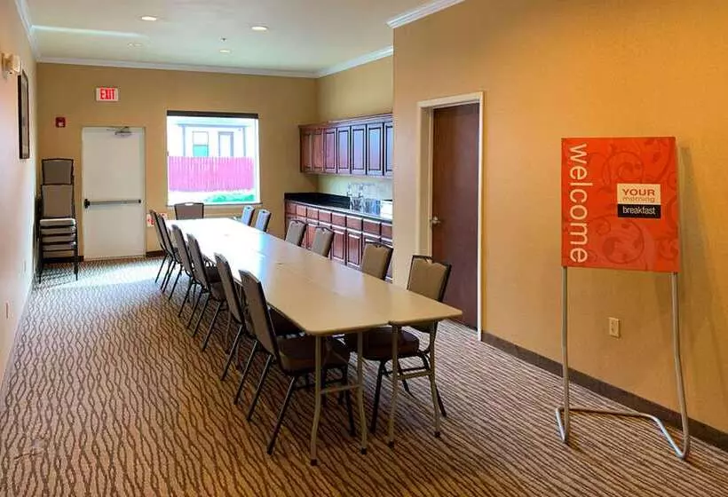 Отель Comfort Suites Texas Ave