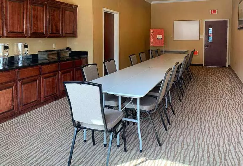 Отель Comfort Suites Texas Ave