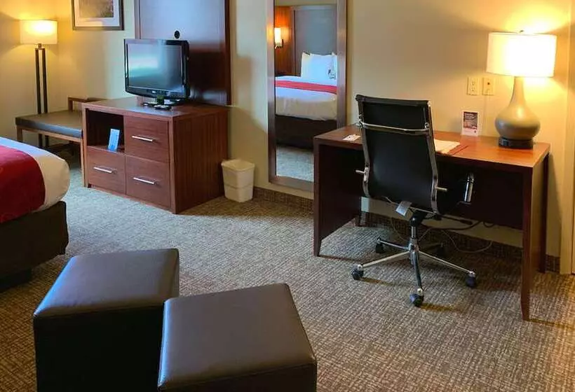 Отель Comfort Suites Texas Ave