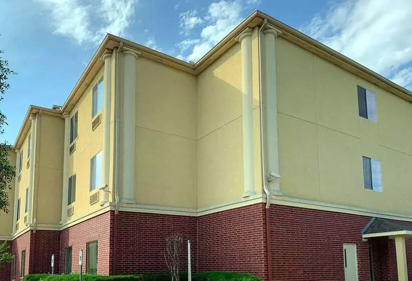 Отель Comfort Suites Texas Ave