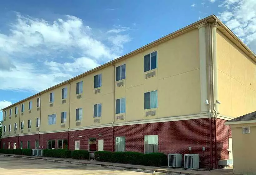 Отель Comfort Suites Texas Ave