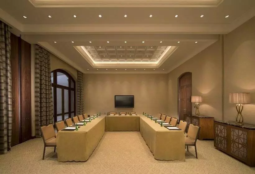 هتل Anantara Desert Islands Resort & Spa