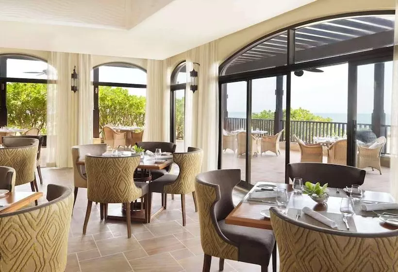 هتل Anantara Desert Islands Resort & Spa