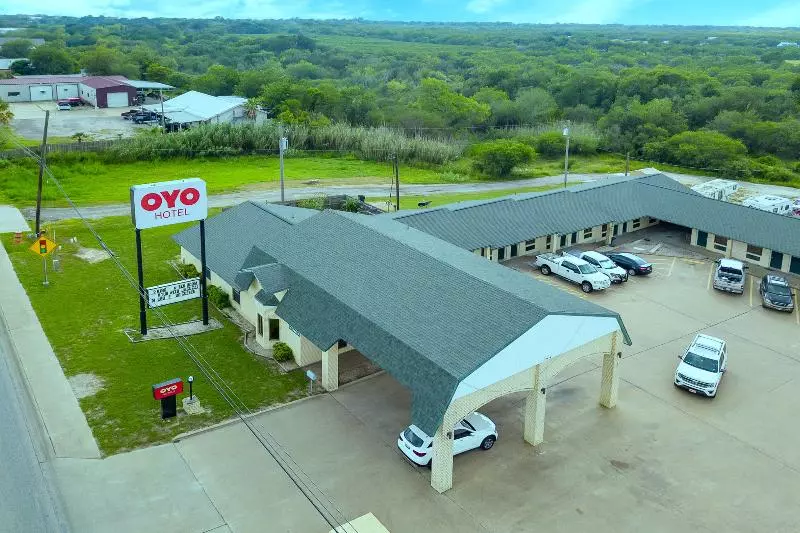 Oyo Hotel Three Rivers Tx Us 281