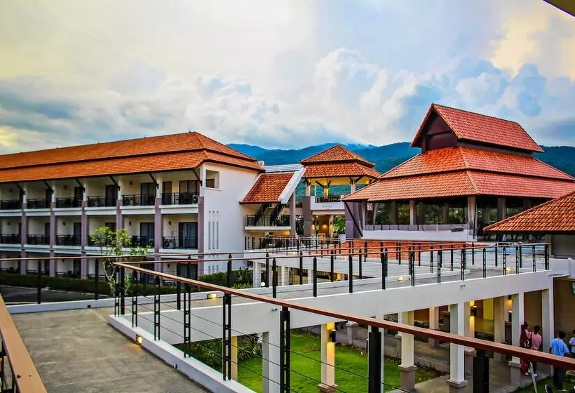 בית מלון כפרי Green Lake Resort   Sha Extra Plus Certified