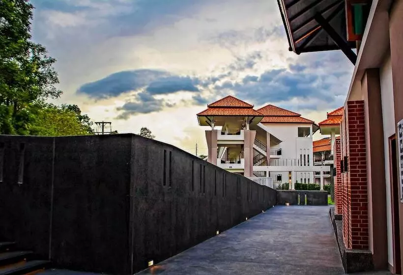 בית מלון כפרי Green Lake Resort   Sha Extra Plus Certified