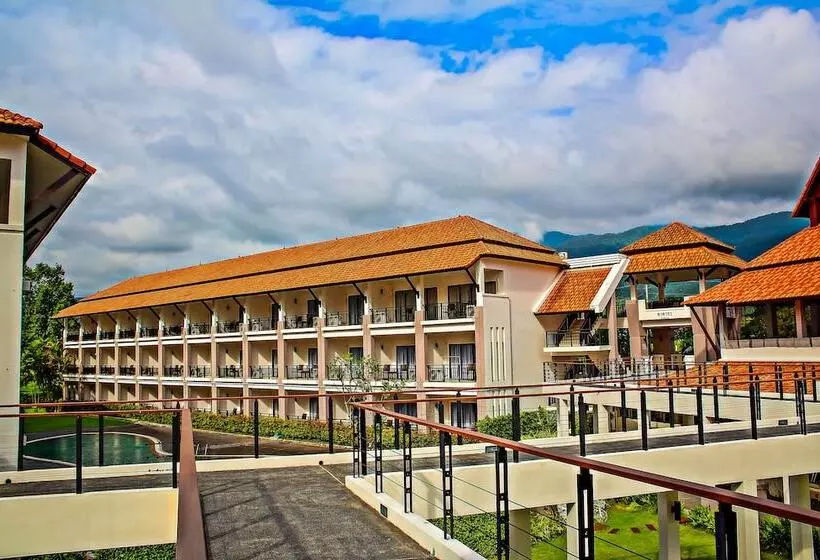 בית מלון כפרי Green Lake Resort   Sha Extra Plus Certified