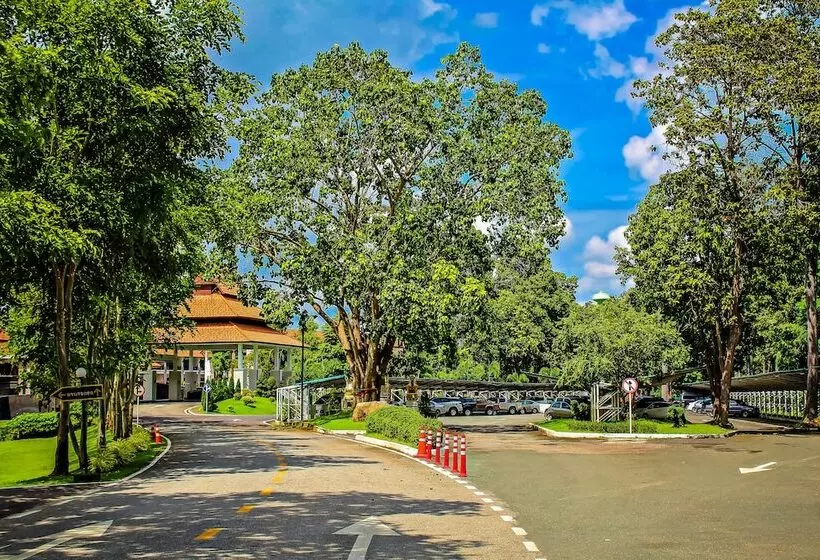 בית מלון כפרי Green Lake Resort   Sha Extra Plus Certified