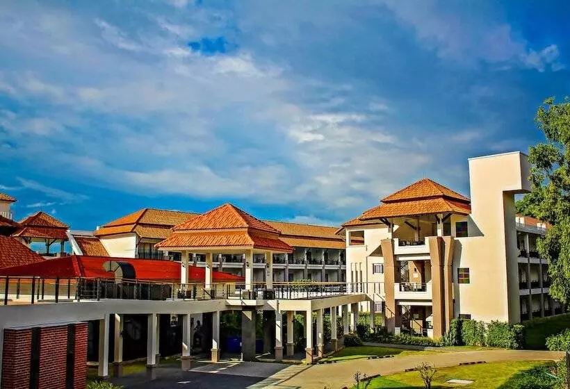 בית מלון כפרי Green Lake Resort   Sha Extra Plus Certified