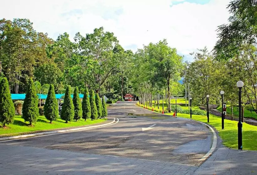 בית מלון כפרי Green Lake Resort   Sha Extra Plus Certified