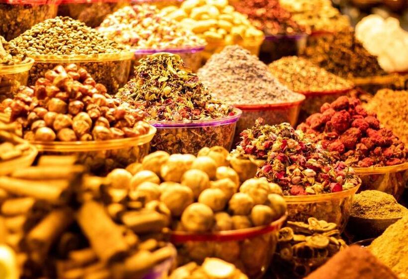 Отель Holiday Inn Express Dubai Safa Park, An Ihg