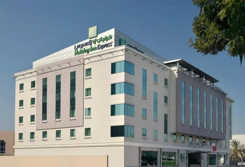 هتل Holiday Inn Express Dubai Safa Park, An Ihg
