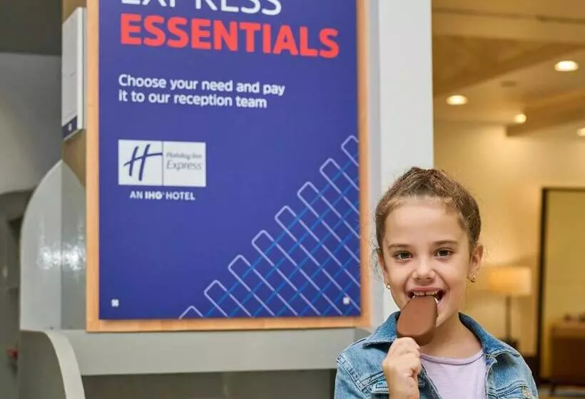 هتل Holiday Inn Express Dubai Safa Park, An Ihg