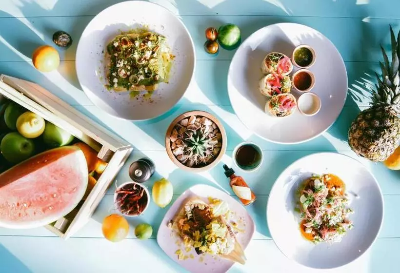 هتل Holiday Inn Express Dubai Safa Park, An Ihg