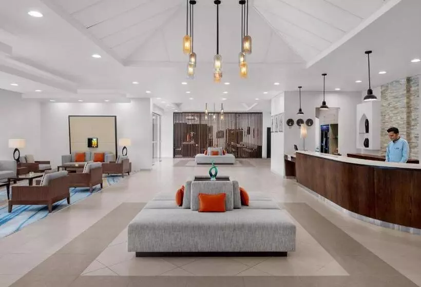 هتل Holiday Inn Express Dubai Safa Park, An Ihg