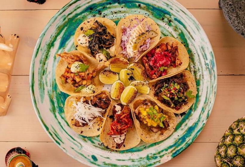 Отель Holiday Inn Express Dubai Safa Park, An Ihg