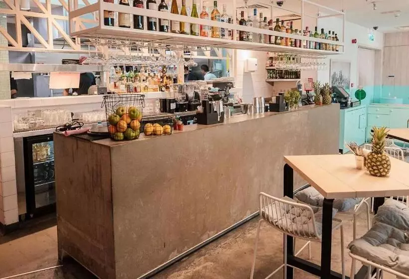 هتل Holiday Inn Express Dubai Safa Park, An Ihg