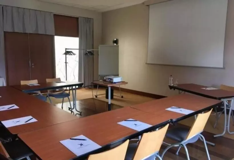 Отель Le Domaine Des Fontaines Hôtel & Petit Déjeuner