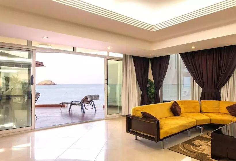 Royal Beach Hotel & Resort