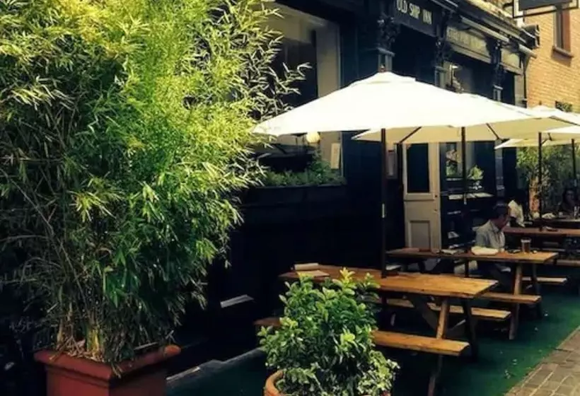 בית מלון כפרי Old Ship Inn Hackney
