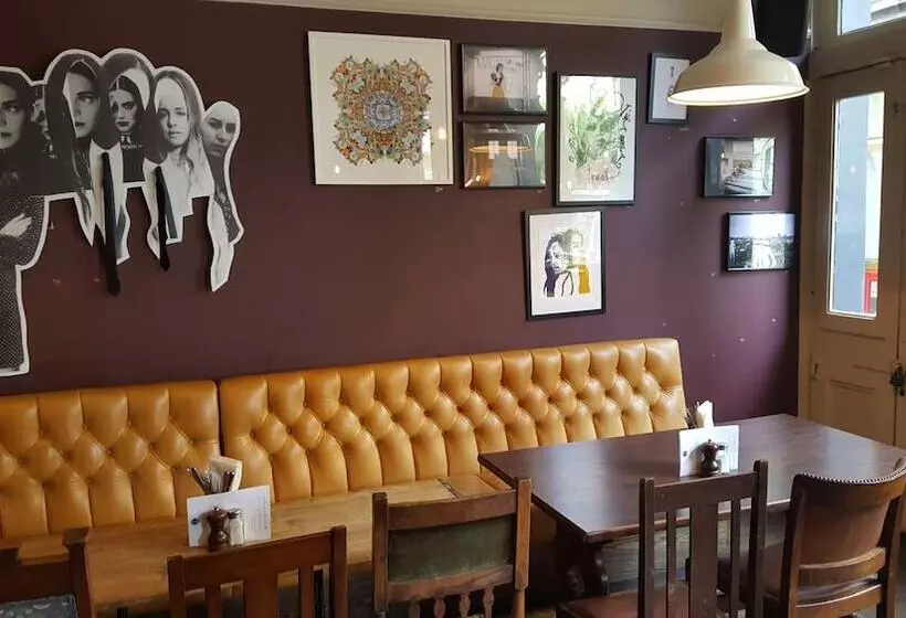 בית מלון כפרי Old Ship Inn Hackney