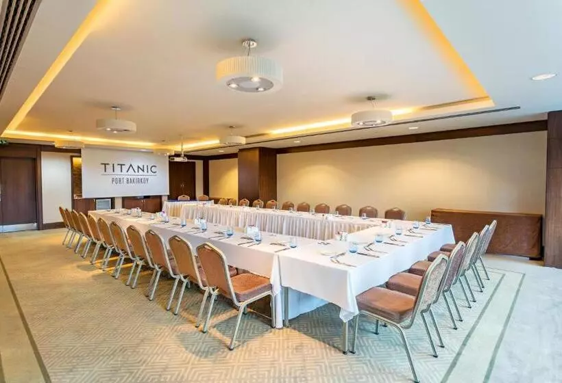 ホテル Titanic Port Bakirkoy