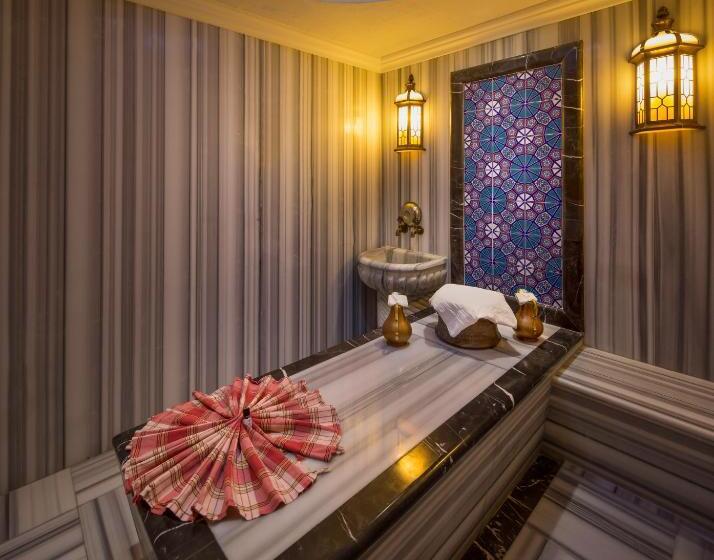 Hotel Titanic Port Bakirkoy