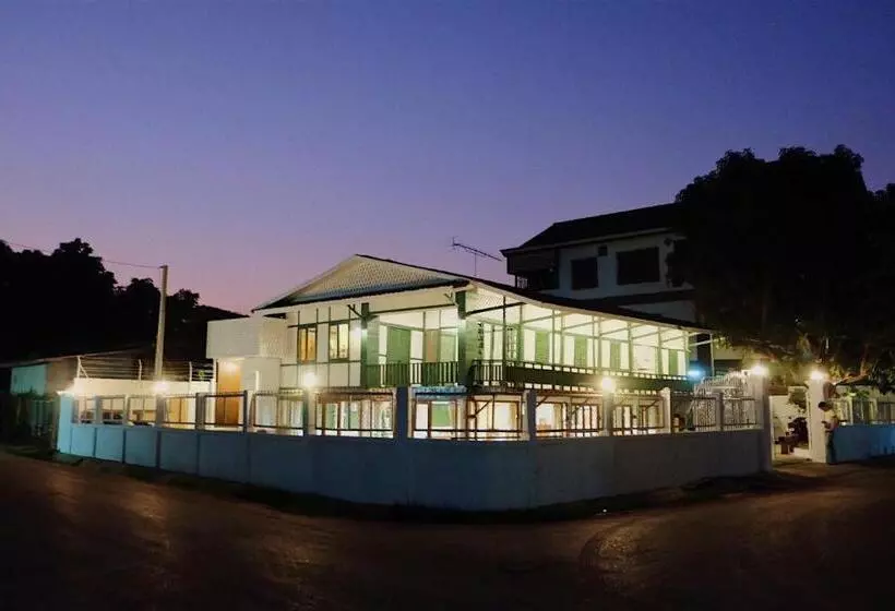 Barn Laos Hostel