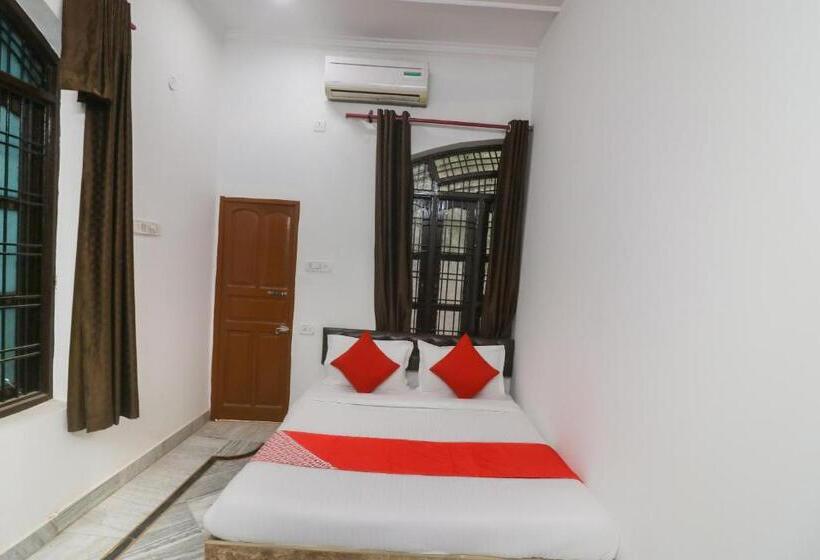Hotel Flagship Xpress Stays Near Munshi Pulia Metro Station