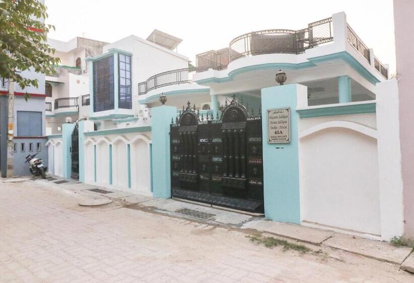 Hotel Flagship Xpress Stays Near Munshi Pulia Metro Station