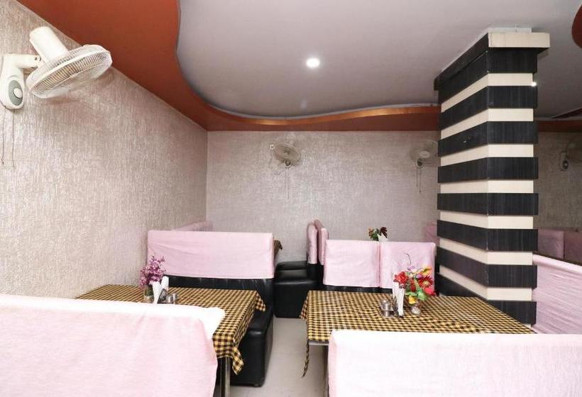 Отель Oyo 29064 Sai International