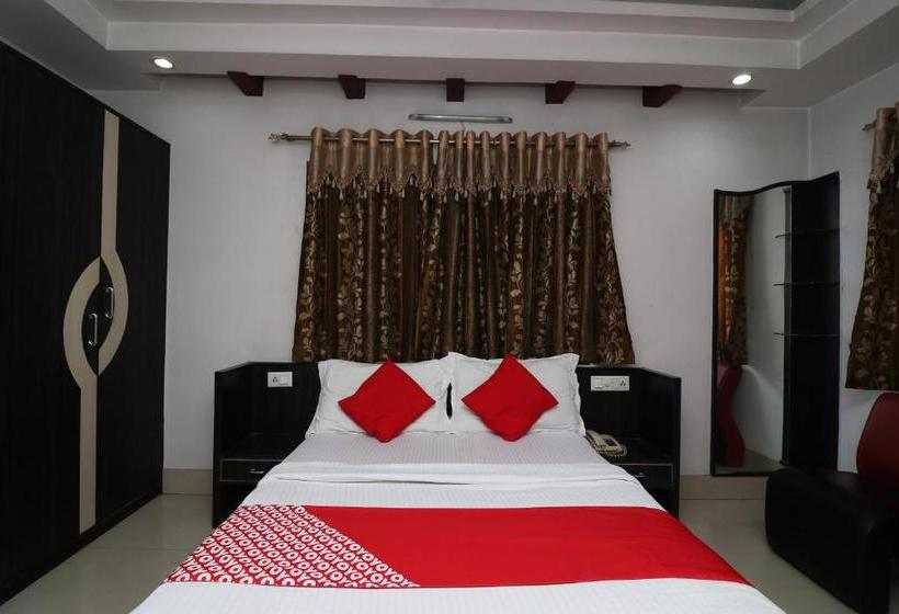 Отель Oyo 29064 Sai International