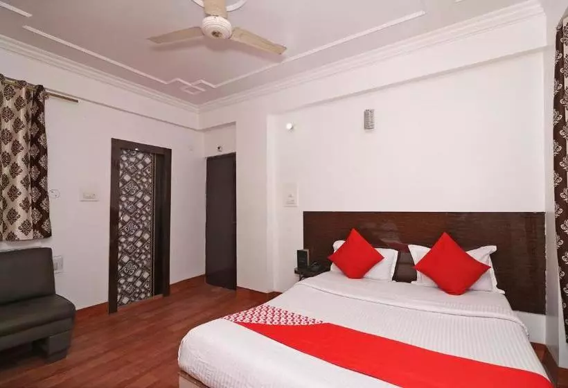 ホテル Capital O 39826  Novelty Pride