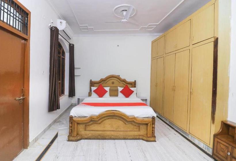 Hotel Flagship Xpress Stays Near Munshi Pulia Metro Station