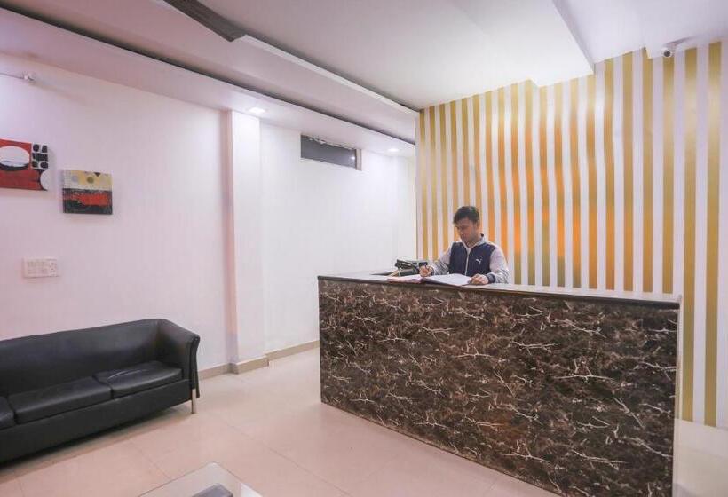 Hotel Oyo 67602 Loto Stays