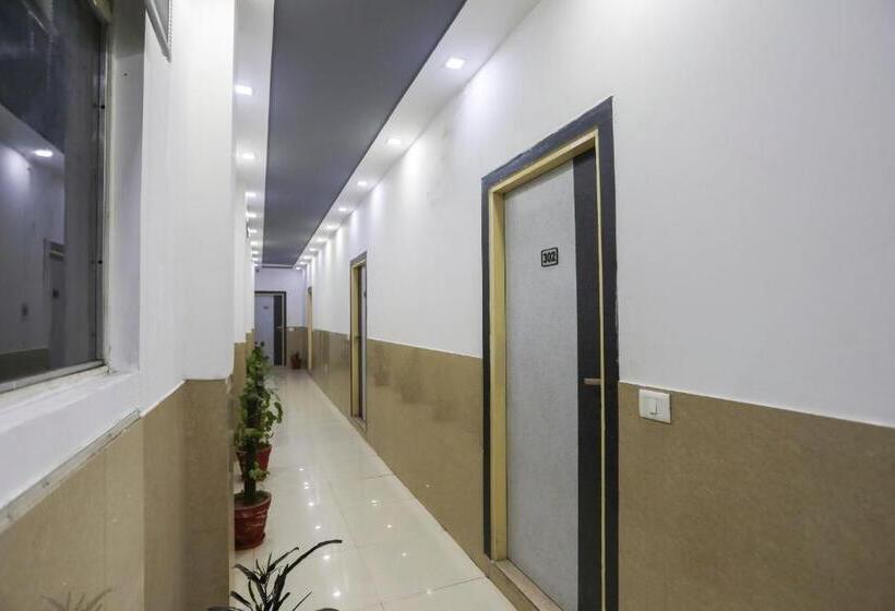 Hotel Oyo 67602 Loto Stays