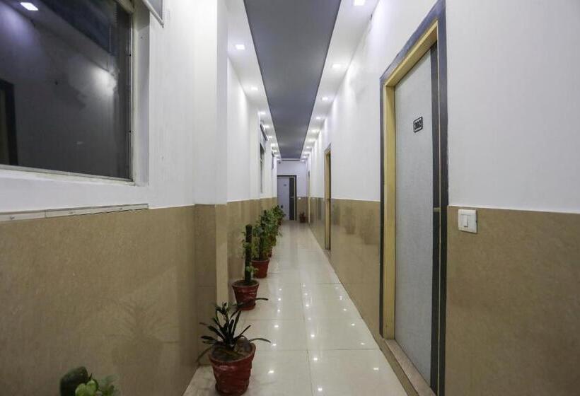 Hotel Oyo 67602 Loto Stays