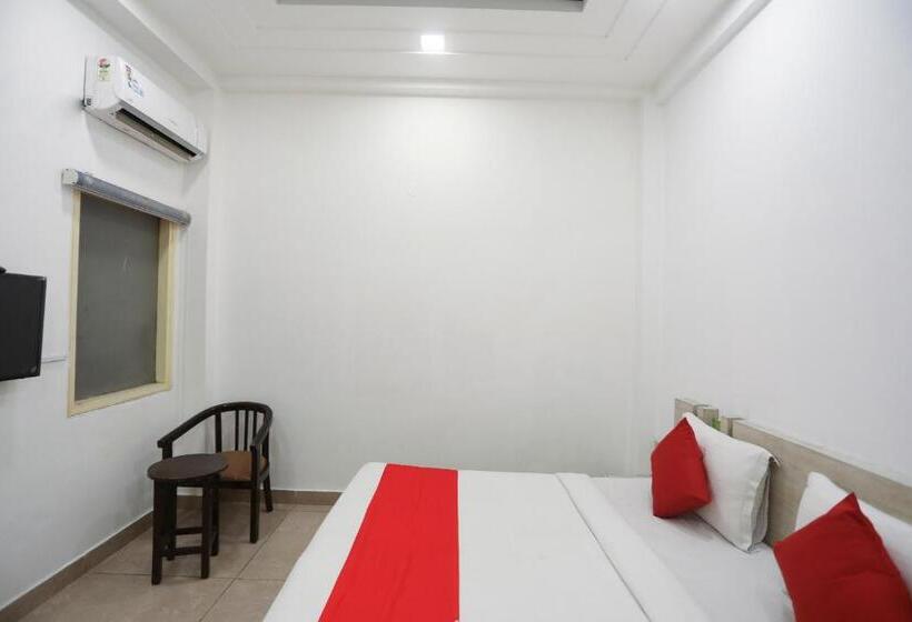 Hotel Oyo 67602 Loto Stays