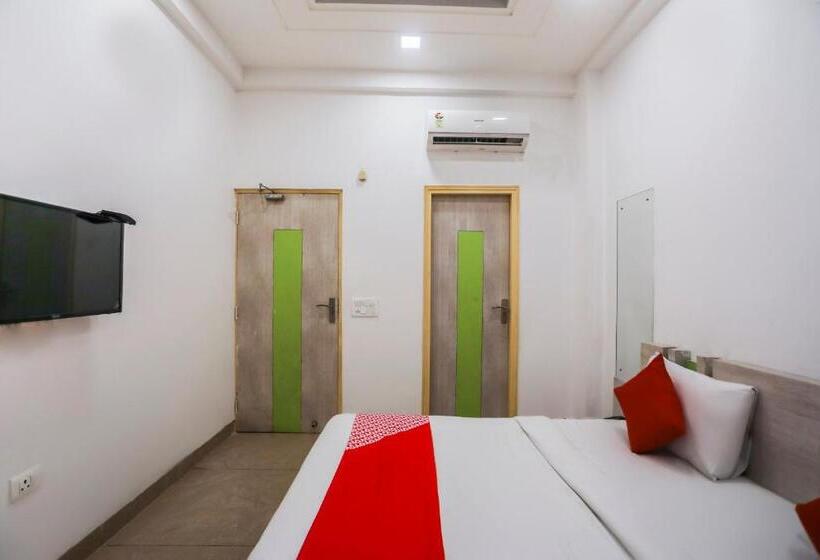 Hotel Oyo 67602 Loto Stays