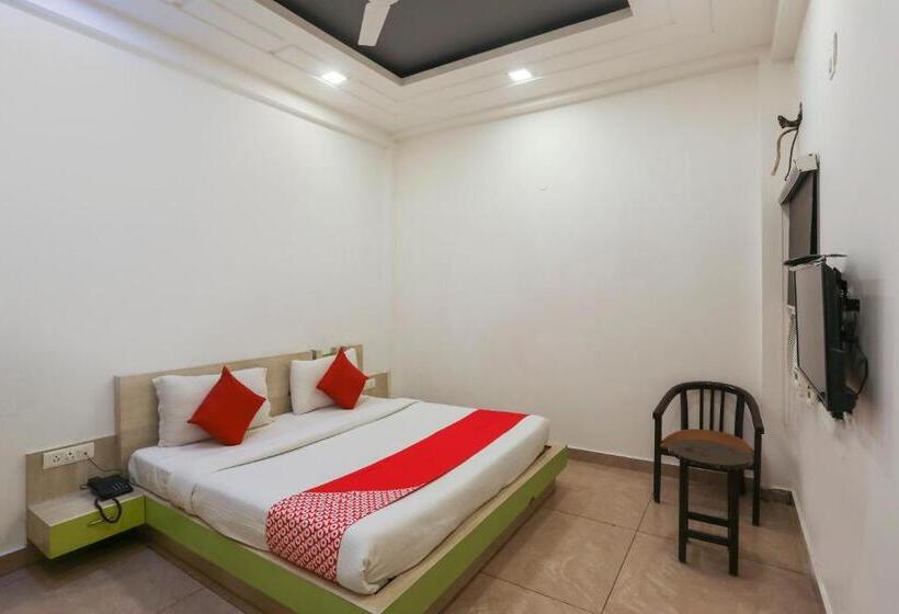 Hotel Oyo 67602 Loto Stays