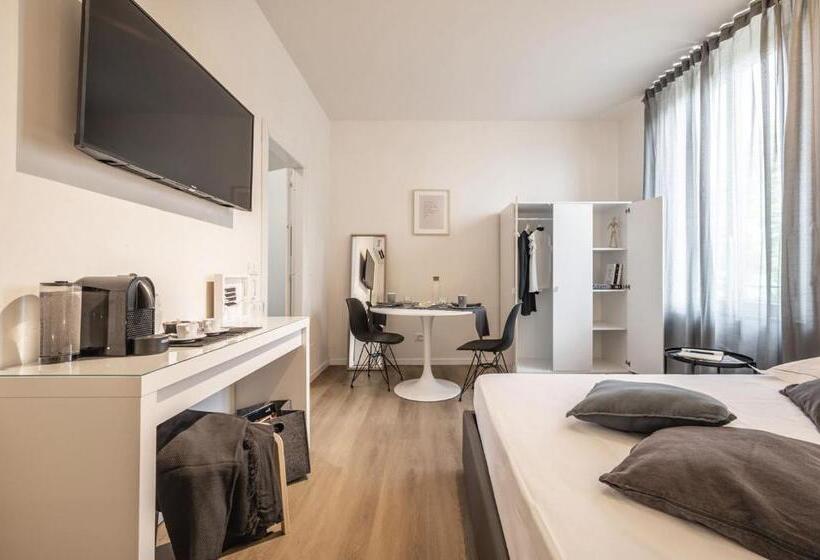 پانسیون Emilia Suite Essence