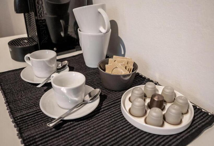 پانسیون Emilia Suite Essence