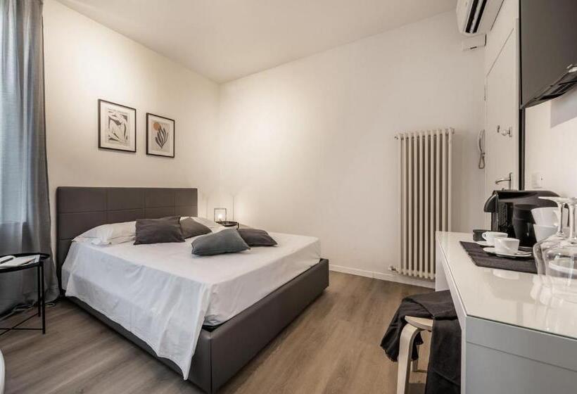 پانسیون Emilia Suite Essence