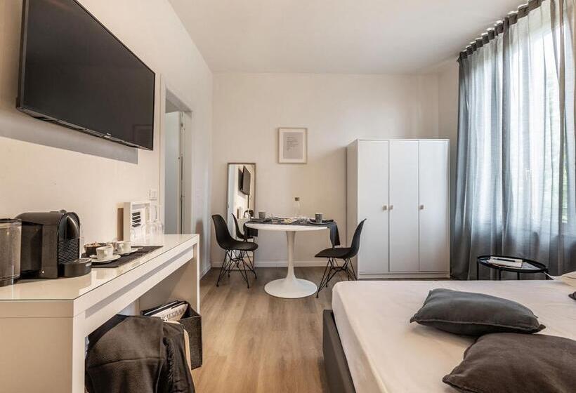 پانسیون Emilia Suite Essence