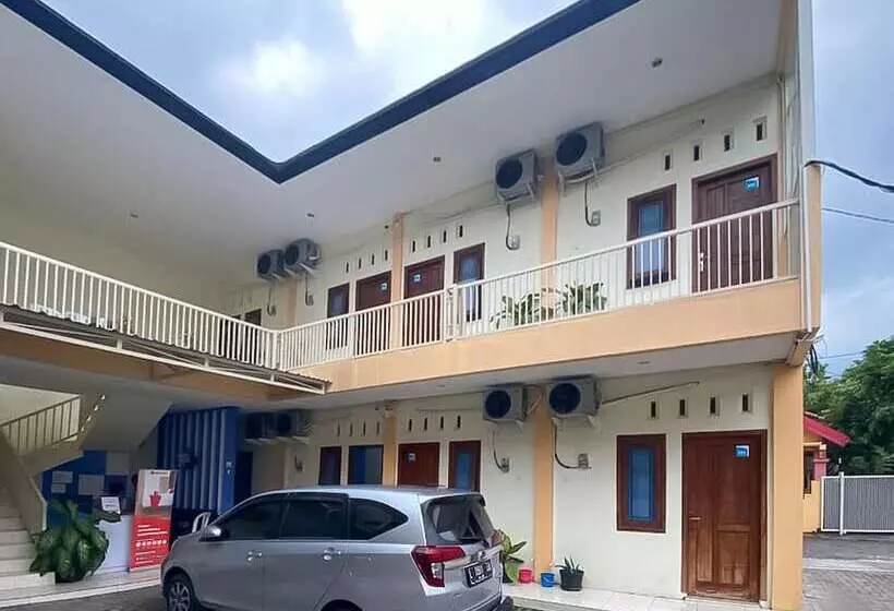 ペンション Reddoorz Syariah @ Pahlawan Sidoarjo